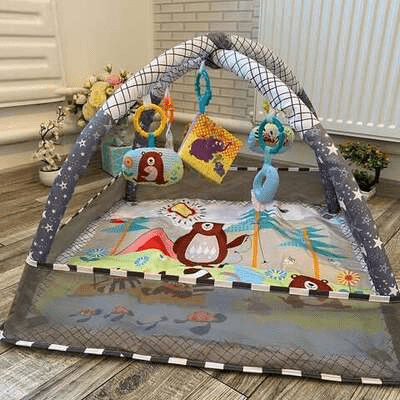 Bébé jouant sur tapis doux | Tapis d'Éveil BabyGymPlayMat Gris  Tapis éducatif pour bébé | Tapis d'Éveil BabyGymPlayMat Gris  Surface de jeu sûre et confortable | Tapis d'Éveil BabyGymPlayMat Gris